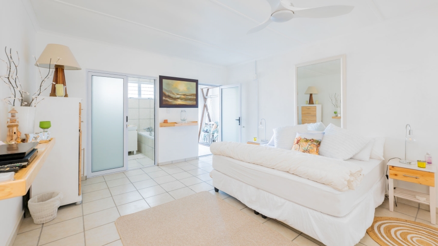 6 Bedroom Property for Sale in Struisbaai Western Cape